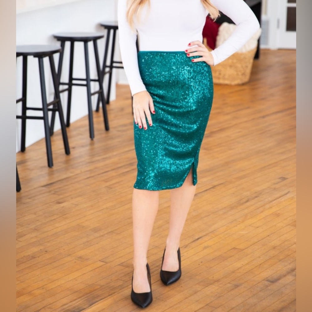 NWOT’s Emerald Green Sequin Midi Skirt